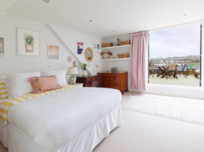 Barons Court 3 bed, 50 meters from Queens Tennis Club